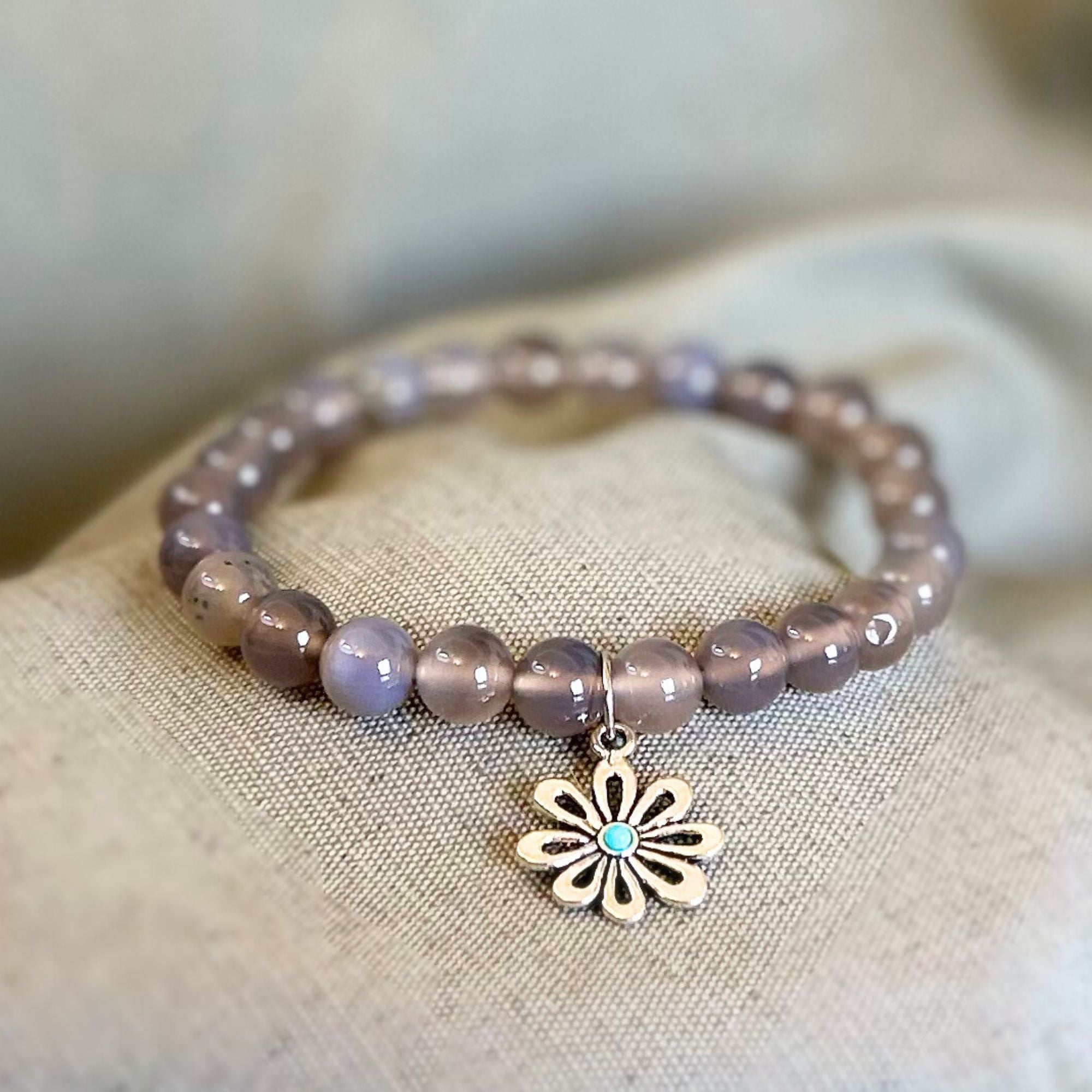 Pulsera Ágata Gris con Charm Flor 8mm