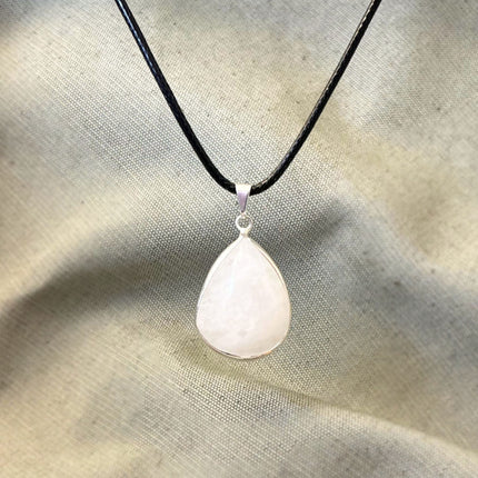 Colgante Gota Pulida  Cuarzo Lechoso