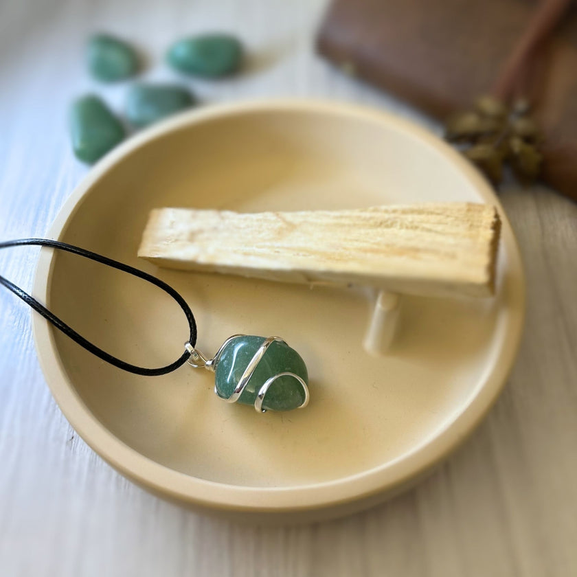 Colgante Núcleo Vital con Espiral Cuarzo Verde