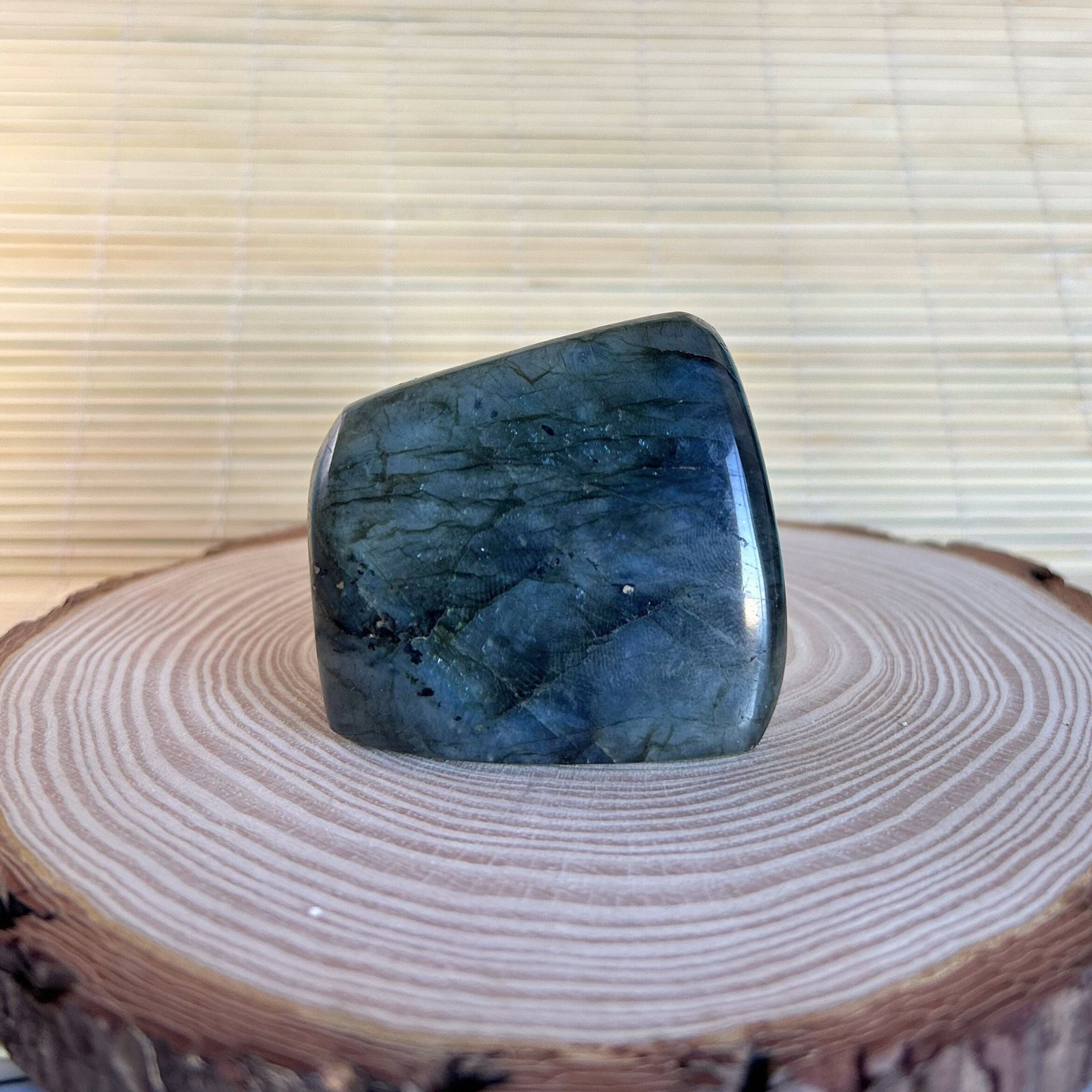 Monolito Labrodita Esencia