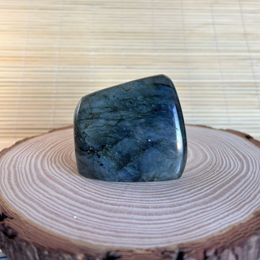 Monolito Labrodita Esencia