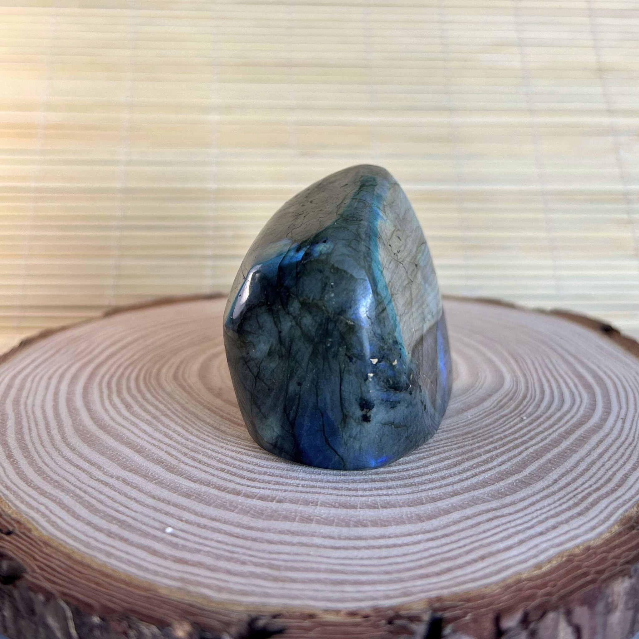 Monolito Labrodita Esencia