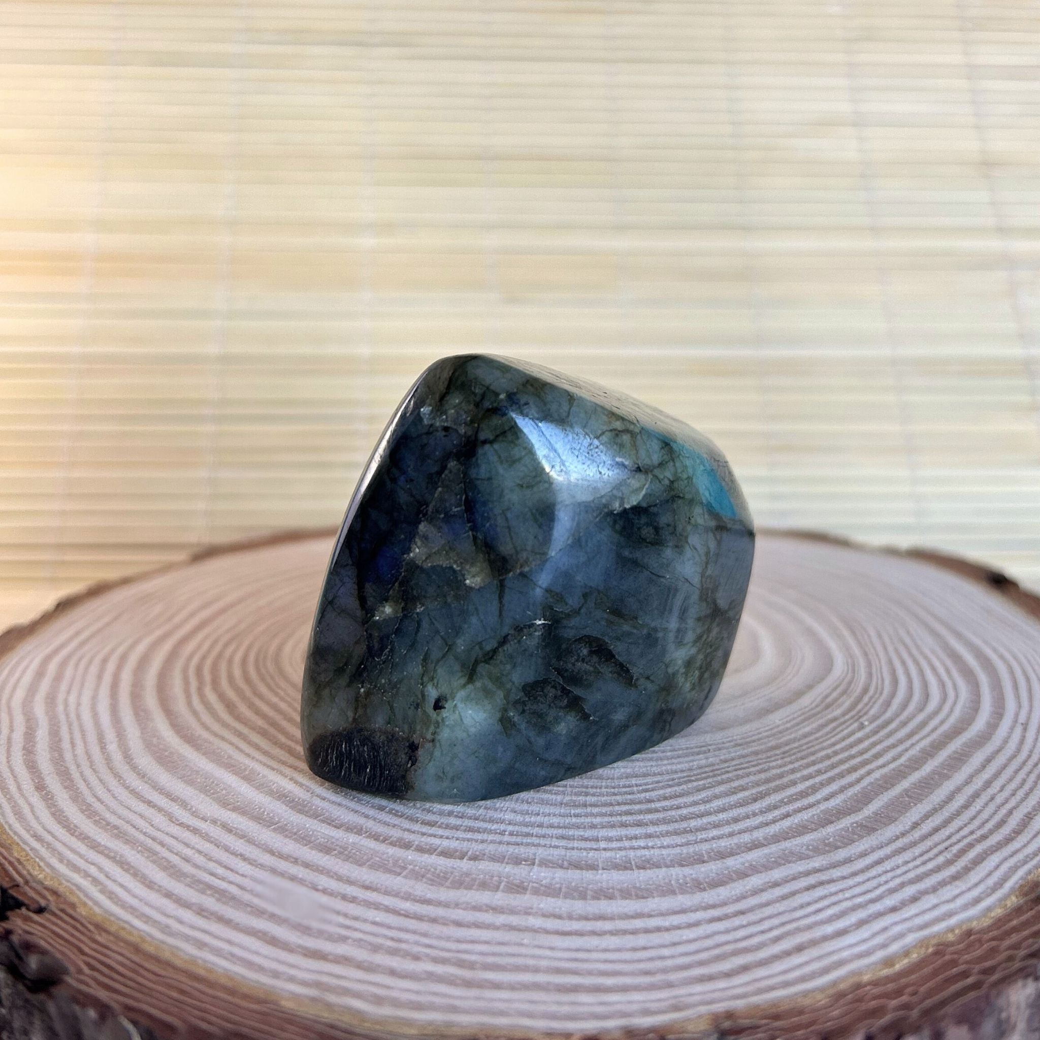 Monolito Labrodita Esencia