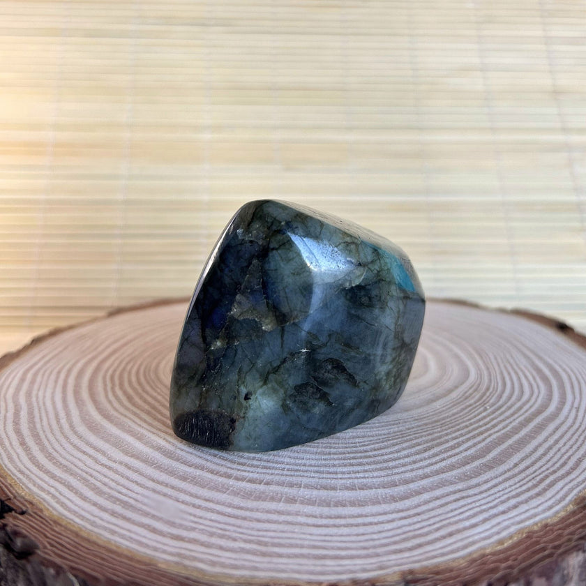 Monolito Labrodita Esencia