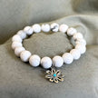 Pulsera Howlita con Charm Flor 10mm